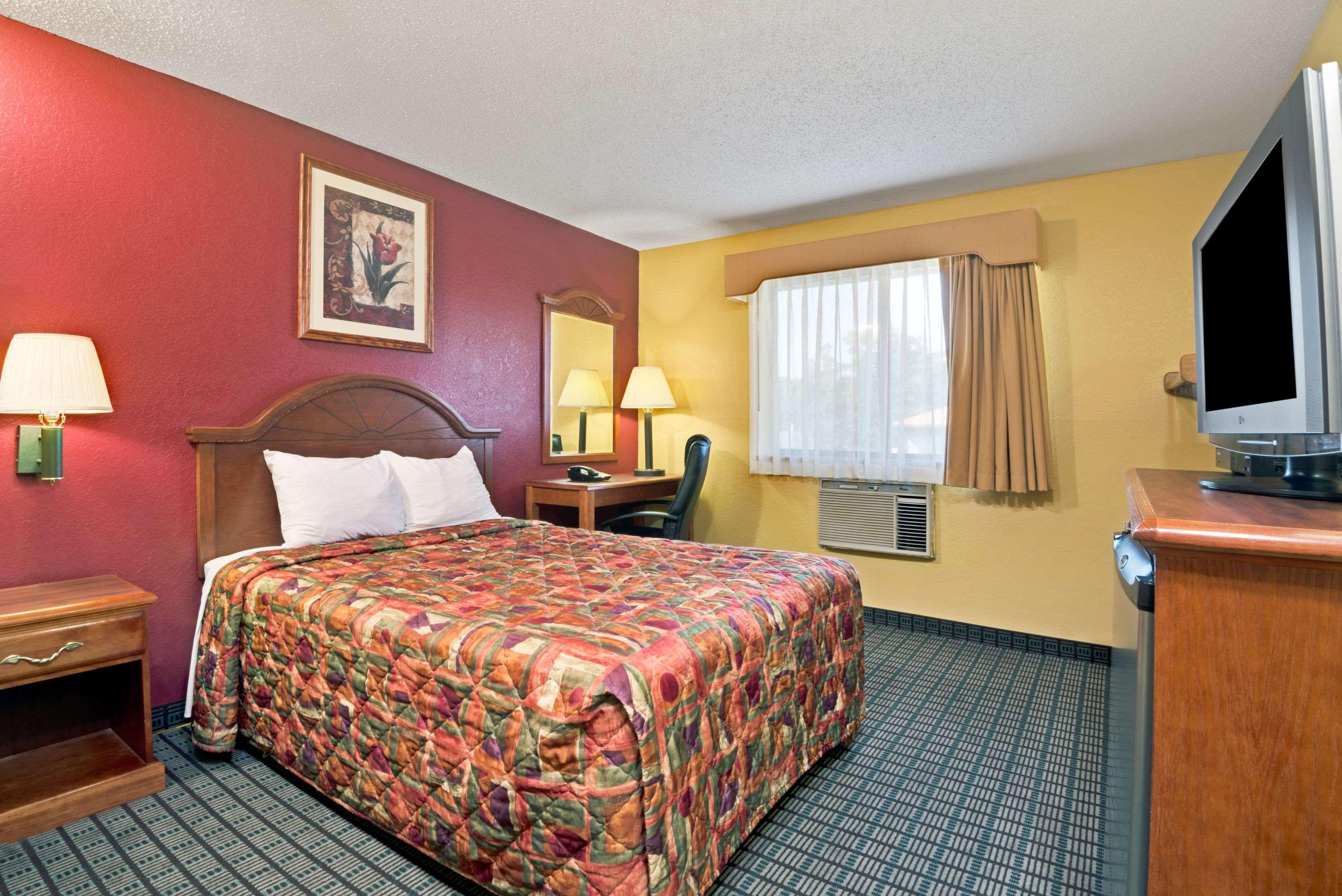 Days Inn By Wyndham Torrington Exteriér fotografie