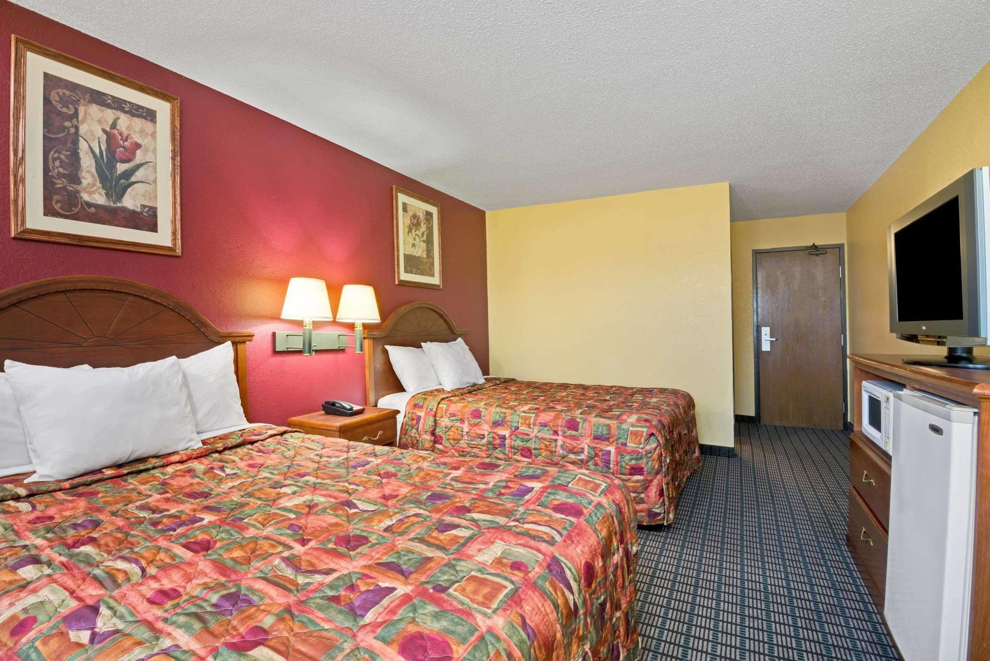 Days Inn By Wyndham Torrington Exteriér fotografie